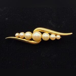 Vintage Monet Gold-tone and Faux Pearl Brooch Pin